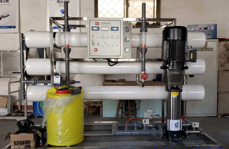 1-10噸小型<a href=http://www.trtjkw.com/fstcjssb/ target=_blank class=infotextkey>反滲透凈水設(shè)備</a>